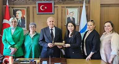 Kadın Kollarından Karaman'a Tebrik