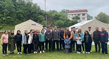 Öğrencilerle Piknik Yaptı