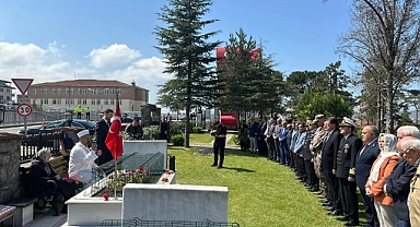 Protokol, Şehit Mezarlığını Ziyaret Etti