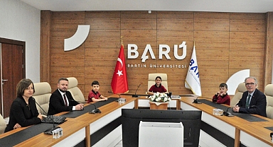 REKTÖR KOLTUĞUNU DEVRETTİ