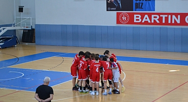 Sinop Yudumspor Voleybol yarı finallerine yükseldi