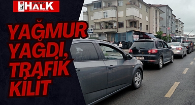 Yağmur Yağdı, Trafik Kilit