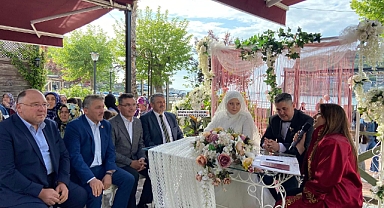 Arslan, Mutluluk Diledi