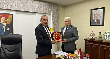 Başkan Uzun'a Hediye