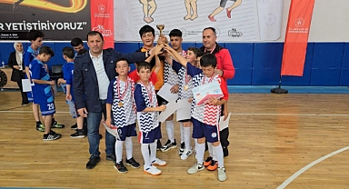Futsal’da BORSA Ortaokulu Türkiye Şampiyonu oldu