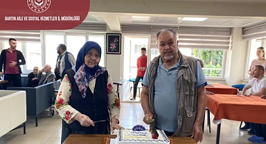Huzurevinde Doğum Günü
