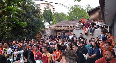 Rozz cafe-restaurant’ta derbi keyfi yaşandı