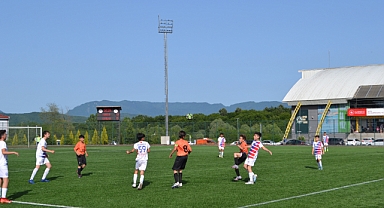 U13’de Yeni Bartınspor derbiyi kazandı