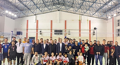 Ulus Kaymakamlık kupası sahibini buldu
