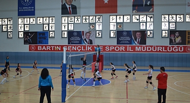 Voleybol Midi Kızlar Türkiye Şampiyonaları başladı