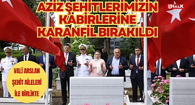 Aziz Şehitlerimizin Kabirlerine Karanfil Bırakıldı