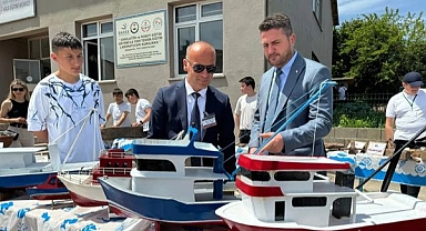 Başkan Sergiye Katıldı