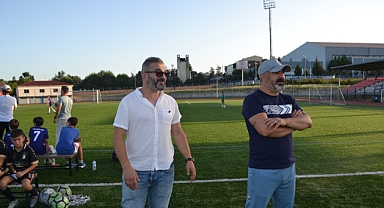 Eski Hakem saha kenarından taktik verdi