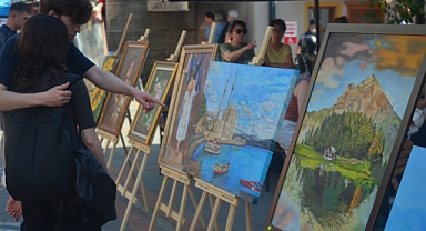 Sanat Kırmızı Cadde'de
