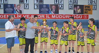 U-12 Baskette Ataspor (A) kulübü şampiyon oldu