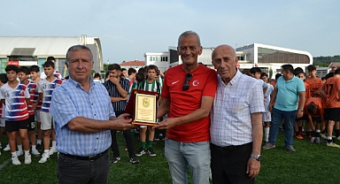 ASKF müsabakalara katkı sağlayanlara plaket verdi