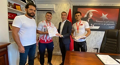 Başarılı sporcular Akkaş’ı ziyaret etti