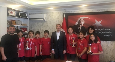 Başarılı sporcular Akkaş’ı ziyaret etti