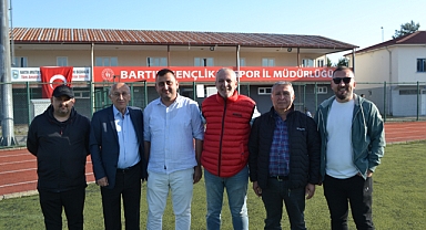 Futbolu yönetenler maçları takip etti