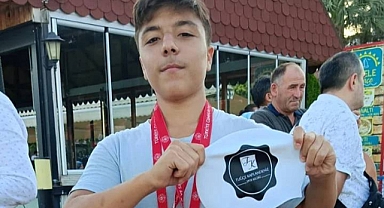 Tunahan Keskin yüzmede 2.oldu