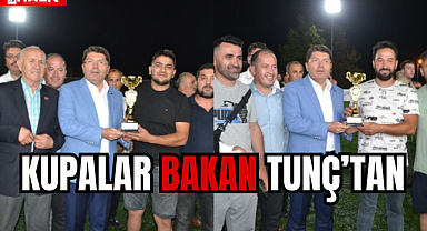 Üçüncülere kupaları Bakan verdi