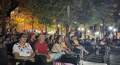 Bankoğlu, heyecandan yerinde duramadı