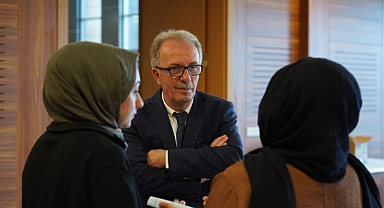 BARÜ öğrencilerin yanında olmaya devam ediyor