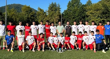 Futbol kulübü Kumluca'da kamp yaptı