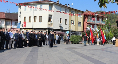 Ulus'ta Çelenk Sunma Töreni