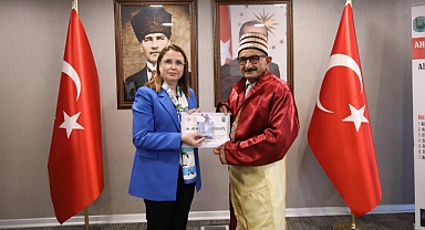 63 YILDIR MESLEĞİNİ İCRA EDİYOR