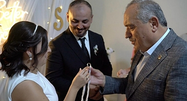 BAŞKAN YÜZÜĞÜ TAKTI