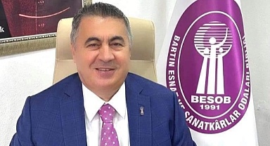 Çelenk sunmaya yağmur engeli