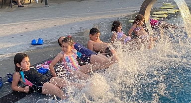 Çocuklar yaz tatilinde yüzme öğrendi