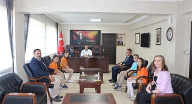 Öğrenciler Kaymakamlıkta