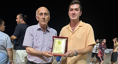 Plaj Futboluna katkı verenlere plaket verildi