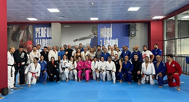 Türkiye’nin ilk Jitsu antrenörleri belgelerini aldı
