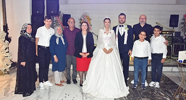 Vali, Düğüne Katıldı
