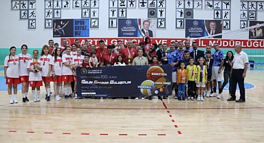 Voleybol ’un şampiyonu Emniyet oldu