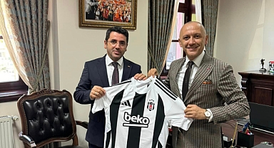 Altınçubuk'tan Bakan danışmanına forma
