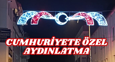CUMHURİYETE ÖZEL AYDINLATMA