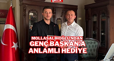 Genç Başkan'a Anlamlı Hediye