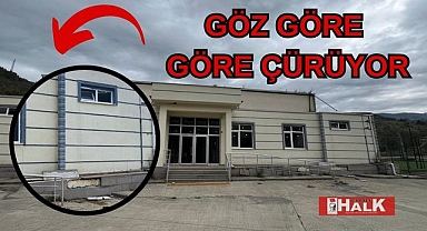 Göz Göre Göre Çürüyor