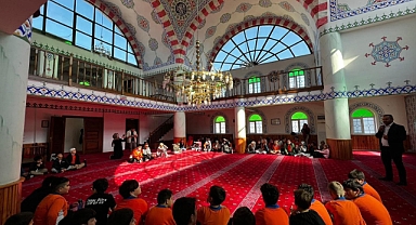 Öğrencilere pamuk şekeri