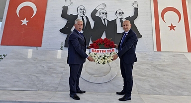 Rauf Denktaş’ın kabrine ziyaret