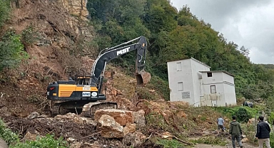 Tarlaağzı’daki heyelanlar temizleniyor