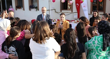 Vali Arsla'dan Kız Çocuklarına Ziyaret