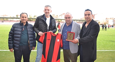 Bartınspor’dan Murat Şahin’e plaket