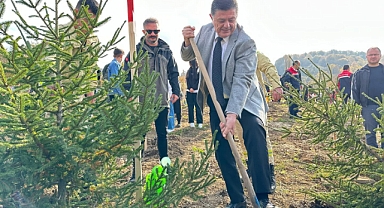 Başkan Küreği Aldı İşe Koyuldu