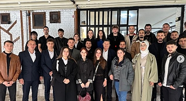 Gençlerle buluştu