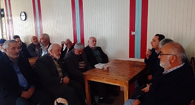 Kahvehane sohbetleri devam ediyor